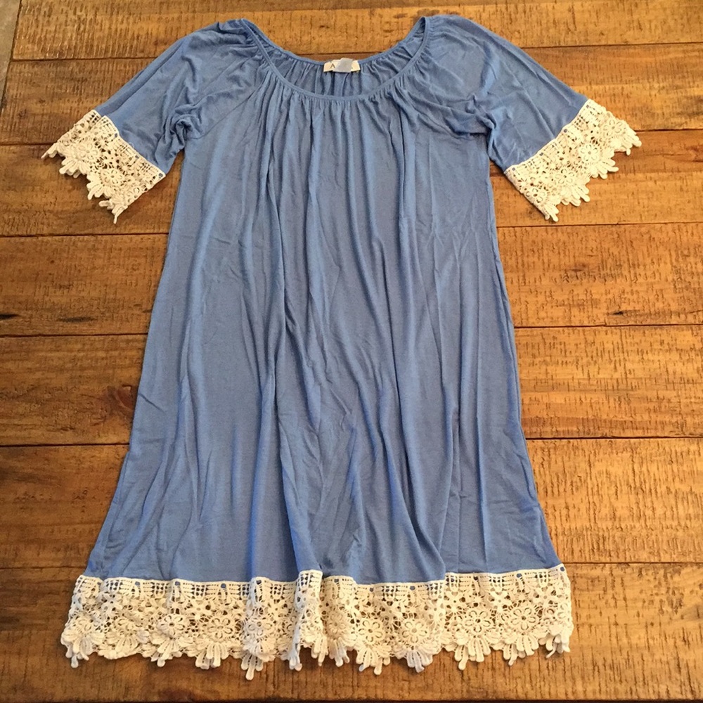 Casual dress with lace